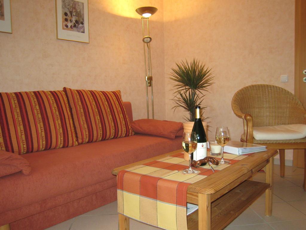 Sch Ne Wohnung In Der Moselregion Kinheim Exterior photo
